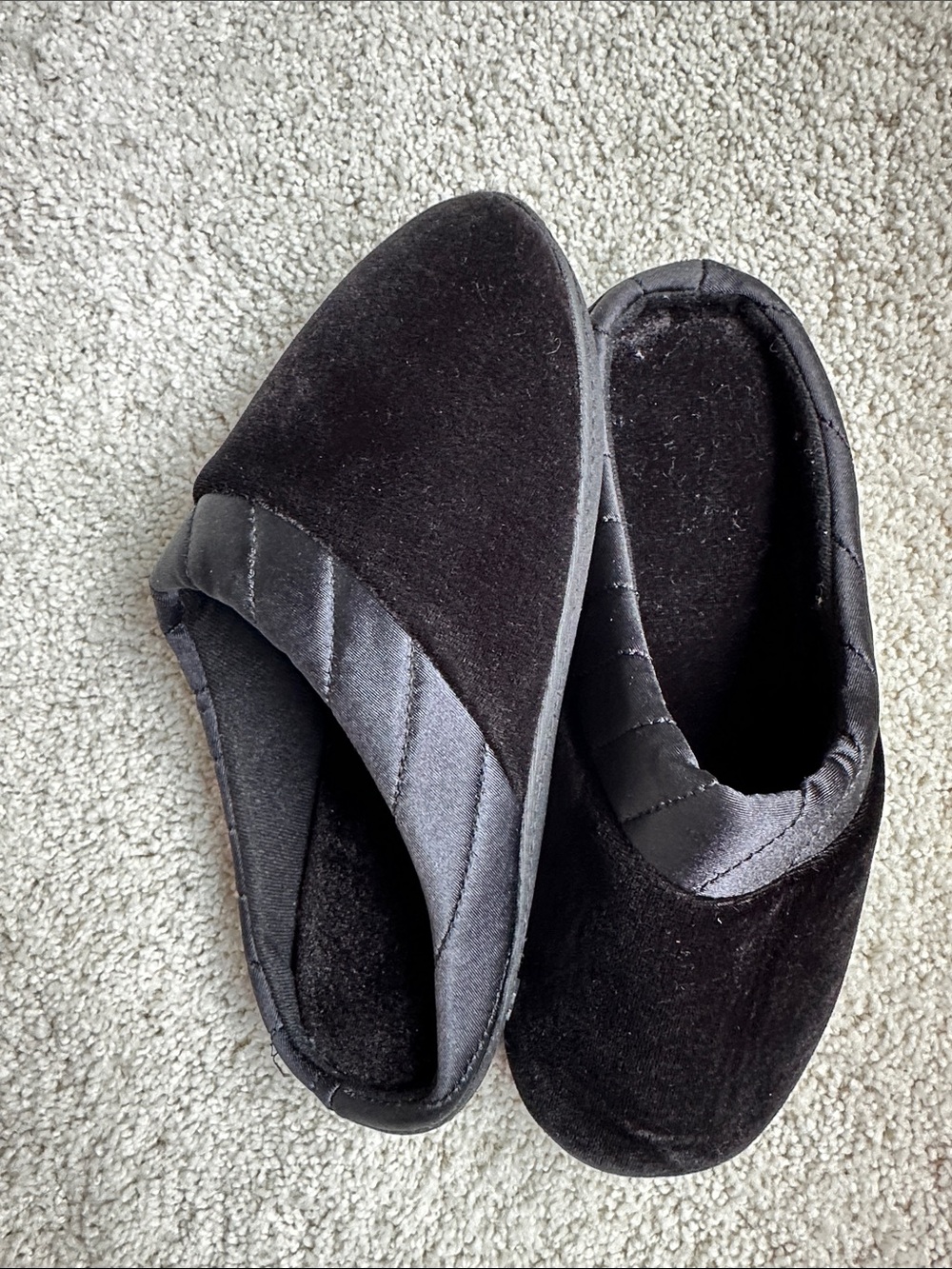 Isotoner Secret Sole Black Velvet Clog Slippers Women Size 8.5-9